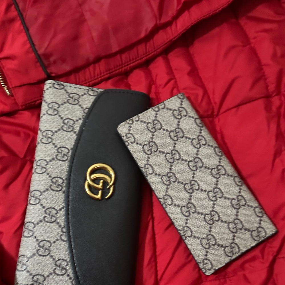 Gucci Black and Beige GG Continental Wallet - Picture 4 of 4